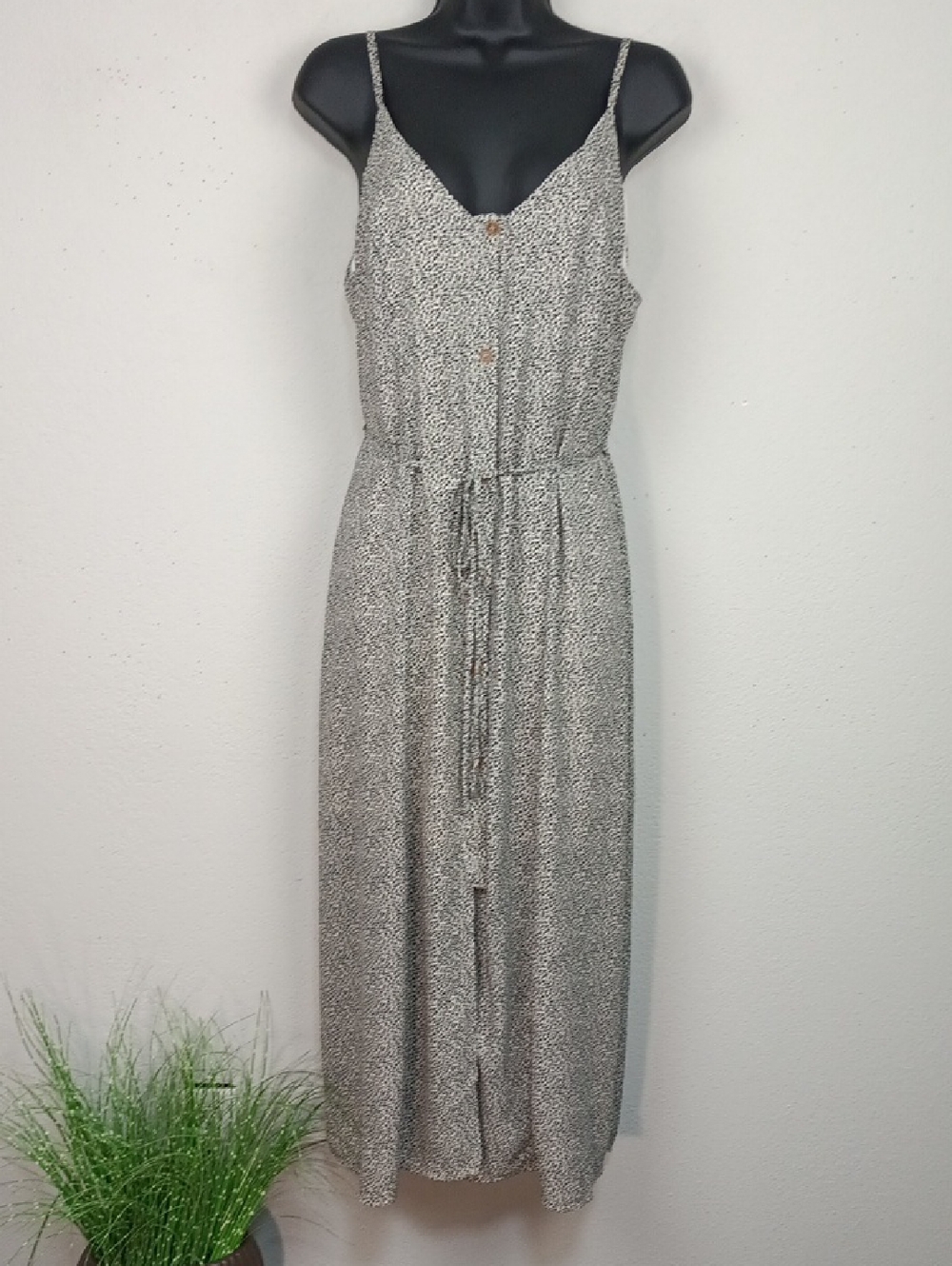 Sienna Sky Black & White Spagetti Strap V Neck Button Down Flowy Midi Dress sz L - Picture 2 of 12